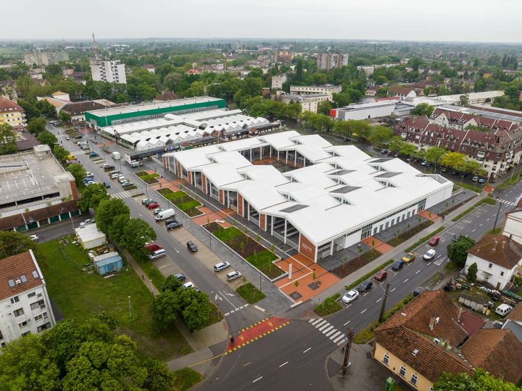 Rövidesen birtokba vehetik az árusok és a vásárlók Békéscsaba új vásárcsarnokát - videó